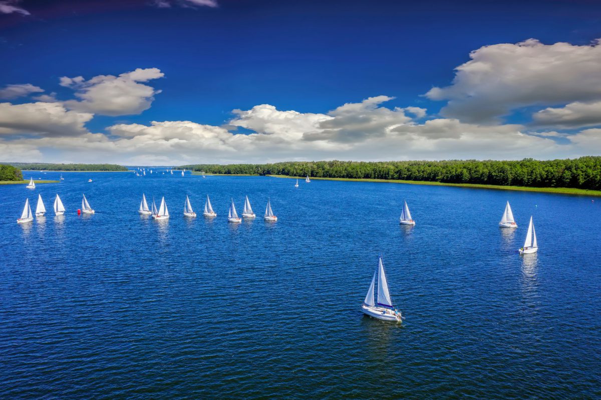 Najpiękniejsze jeziora w Polsce – gdzie na wakacje 2026?