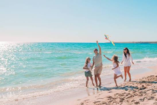 Z dzieckiem na plaży – najczystsze i najbezpieczniejsze kąpieliska nad Bałtykiem.