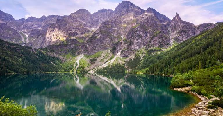 Tatry dla początkujących – bezpieczne i widokowe szlaki (Morskie Oko, Dolina Kościeliska, Rusinowa Polana).